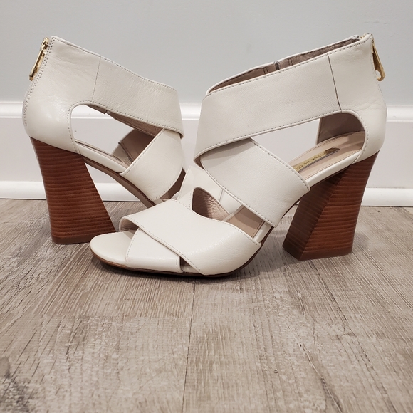 NEW Louise Et Cie White Kriztsa Block Heel Sandal - Picture 2 of 13